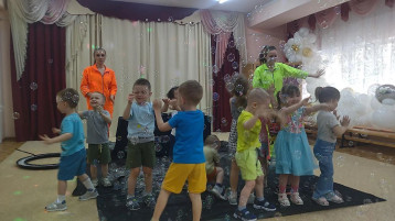 Шоу «Мыльных пузырей!» Шоу «Мыльных пузырей!».